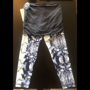 NWT Sz 6 Lululemon Yin to You Crops